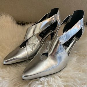 SILVER KENNETH COLE HEELS